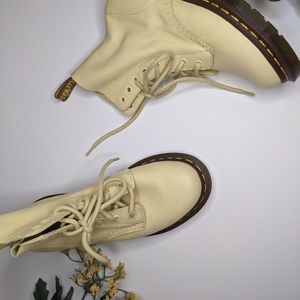 Dr Martens pale yellow, Brand new!!